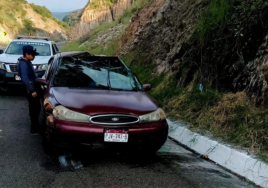 accidente en la Pátzcuaro-Cuitzeo deja conductor queda gravemente herido