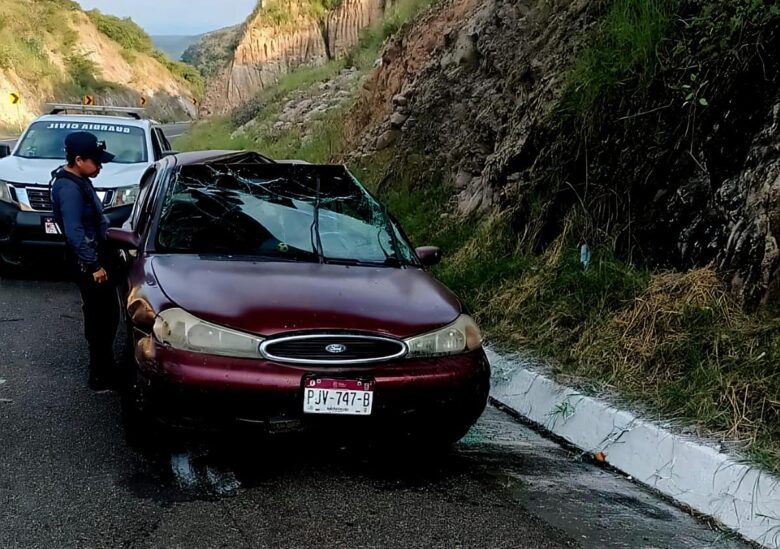 accidente en la Pátzcuaro-Cuitzeo deja conductor queda gravemente herido