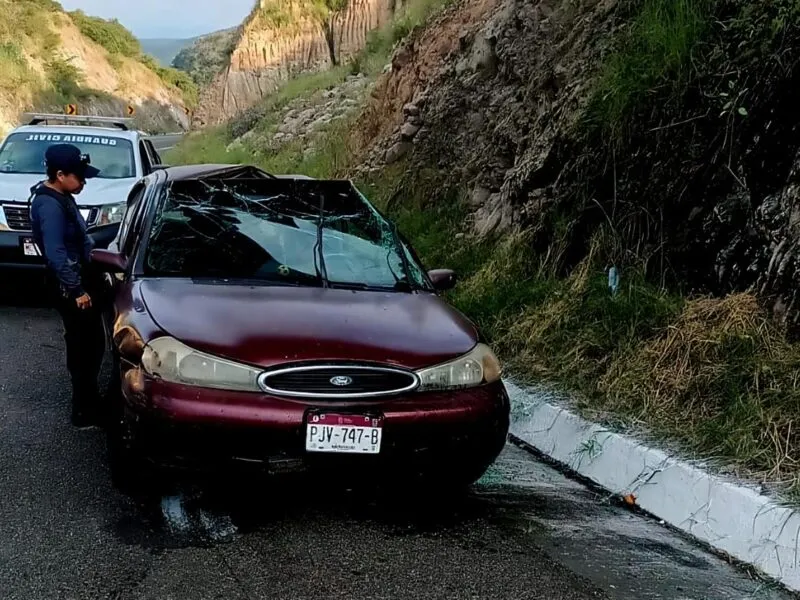 accidente en la Pátzcuaro-Cuitzeo deja conductor queda gravemente herido