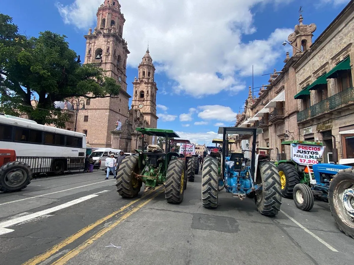 Agricultores anuncian paro nacional y bloqueo de vialidades para este lunes