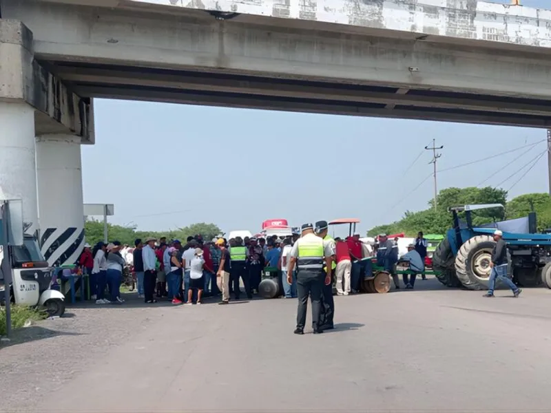 Agricultores de México bloquean carreteras por crisis en el campo
