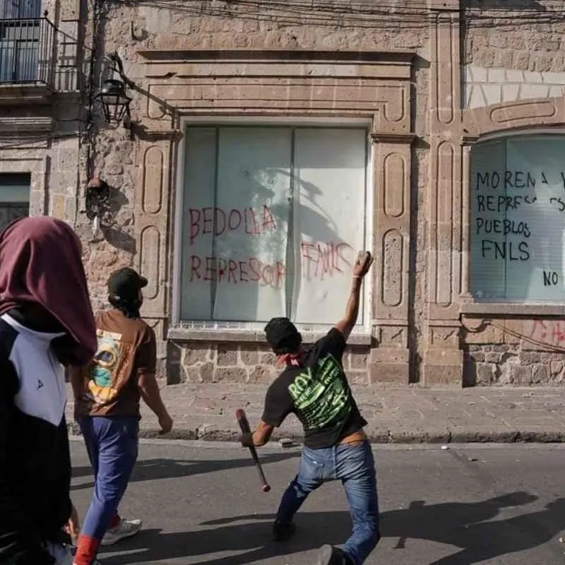 Provocación prometer plazas a normalistas: Bedolla a Morón; acusó de “coyotaje” a exfuncionario silvanista