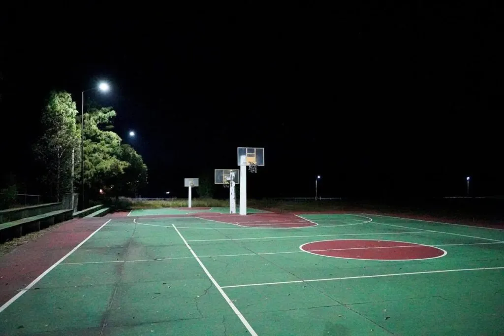 Alumbrado en cancha deportiva de La Escondida, en Zacapu, Mónica Valdez