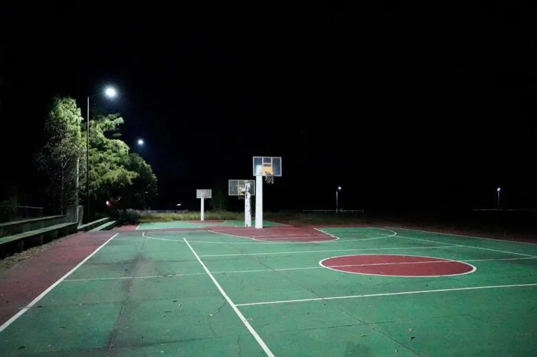 Alumbrado en cancha deportiva de La Escondida, en Zacapu, Mónica Valdez