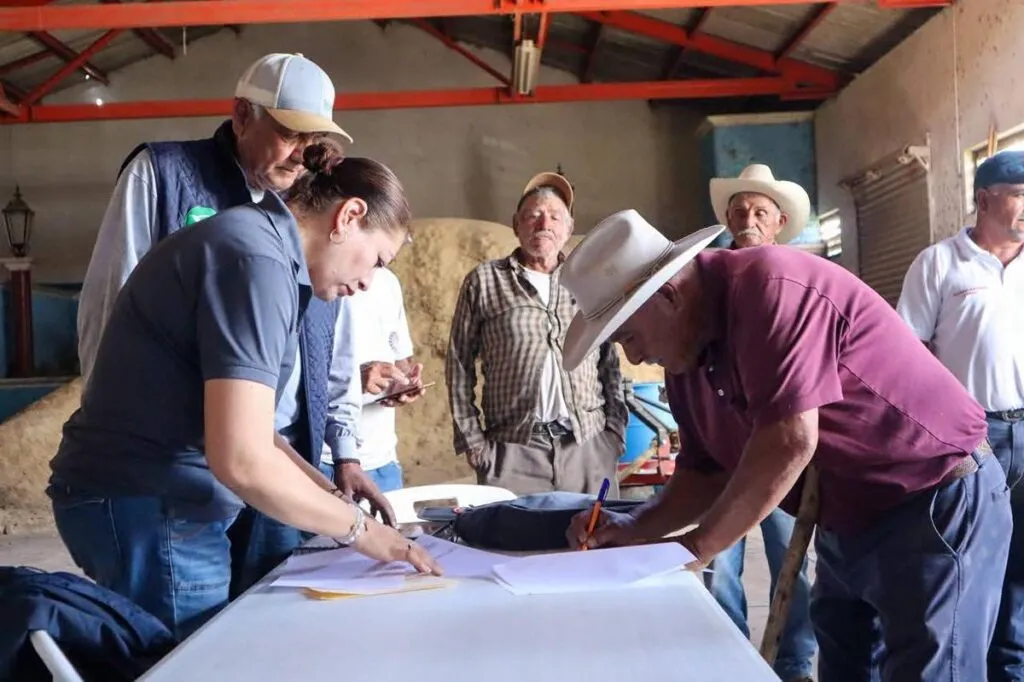 Apoyo al campo en Zacapu con entrega de minerales orgánicos 1