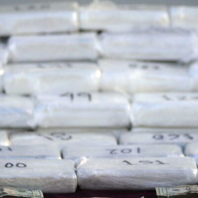 Incautan 71 paquetes de cocaína en camión en Querétaro