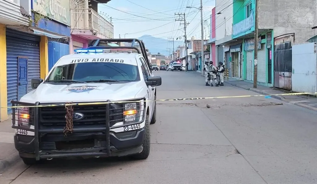 Atacan a balazos a un hombre al interior de una tortillería en Uruapan