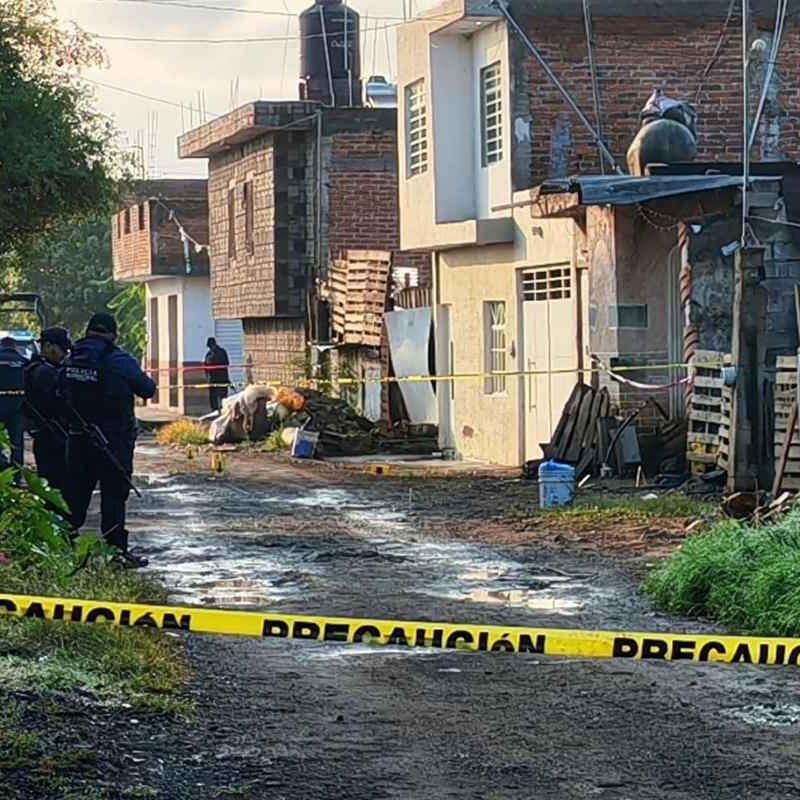 Ataque a balazos en la carretera Uruapan-Carapan deja un muerto y un herido
