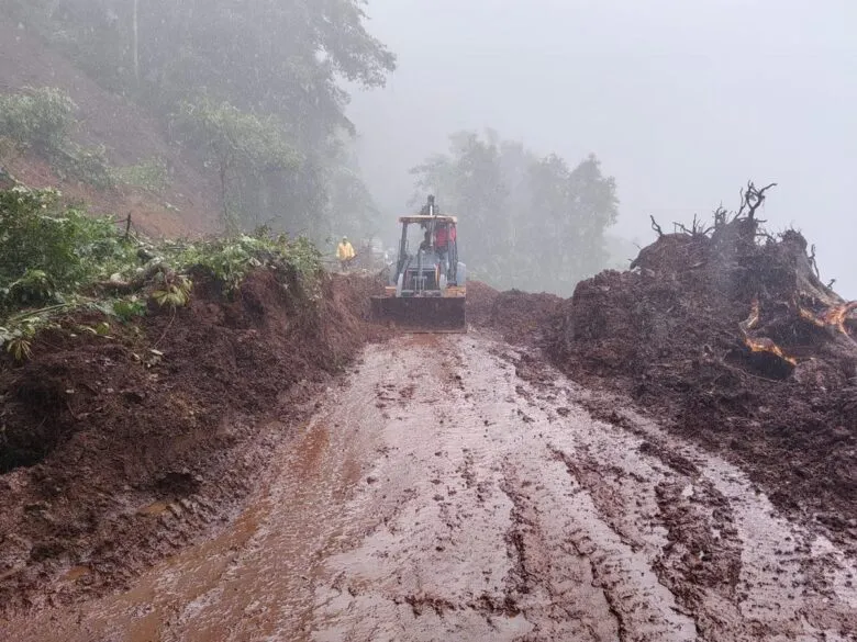 Aumenta a 64 la cifra de muertos por las inundaciones