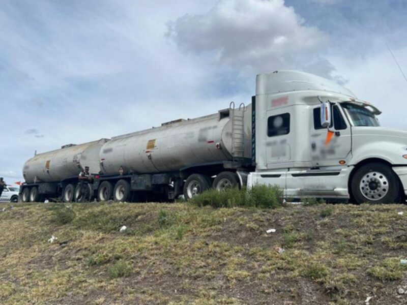 Autoridades detuvieron camión con 76 mil litros de hidrocarburo ilegal Nuevo León, operativo contra huachicol
