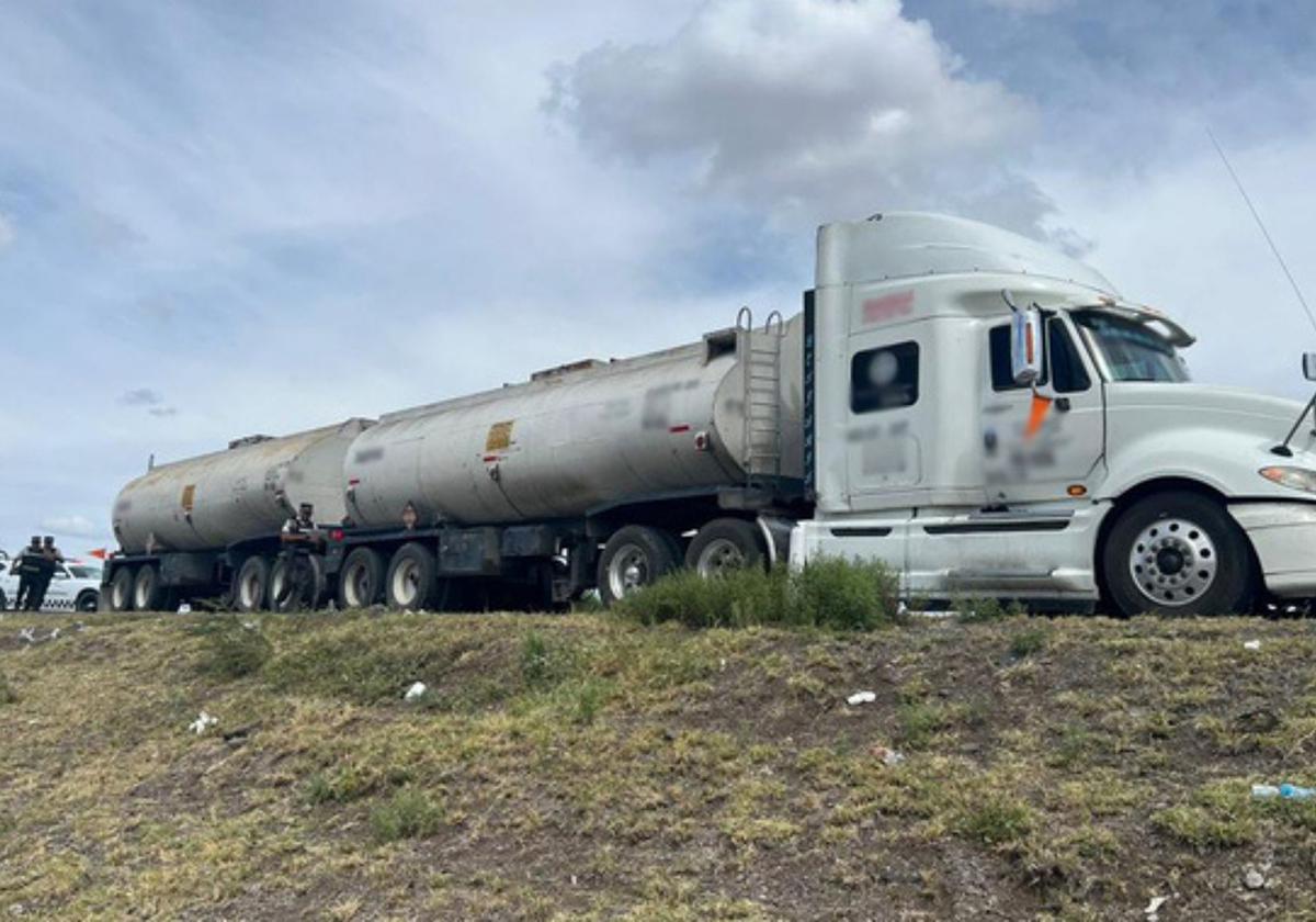 Autoridades detuvieron camión con 76 mil litros de hidrocarburo ilegal Nuevo León, operativo contra huachicol