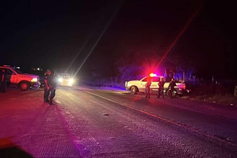 Balacera en Apatzingán sobre la carretera a Buenavista dejó un vehículo abandonado por los atacantes