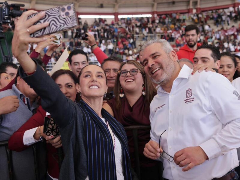 Bedolla acompaña a Sheinbaum en su festejo por el primer año de gobierno