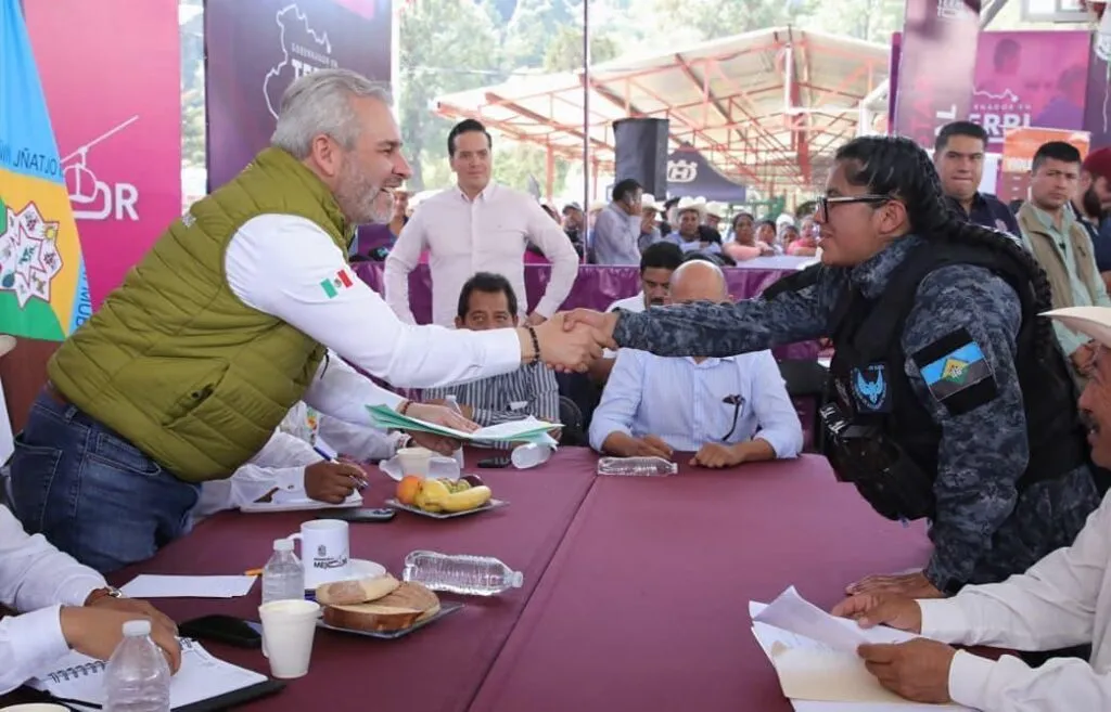 Ramírez Bedolla encabezó su audiencia pública en la comunidad indígena con autogobierno, Donaciano Ojeda de Zitácuaro, Michoacán, para atender demandas y fortalecer el desarrollo regional