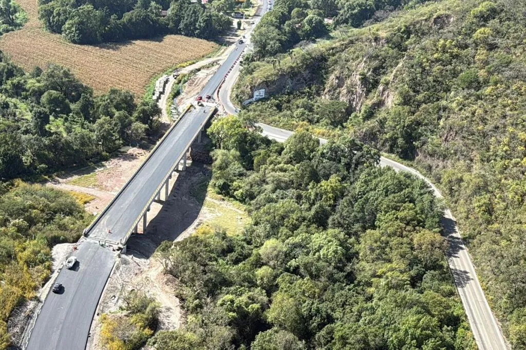 Bedolla supervisó la autopista Maravatío-Zitácuaro, que conectará la región Oriente