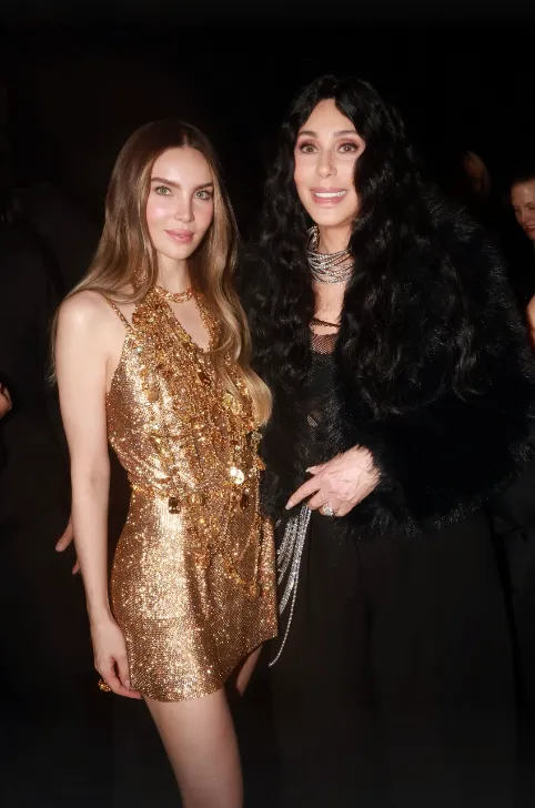 Belinda deslumbra en Hollywood: comparte escenario con Cher
