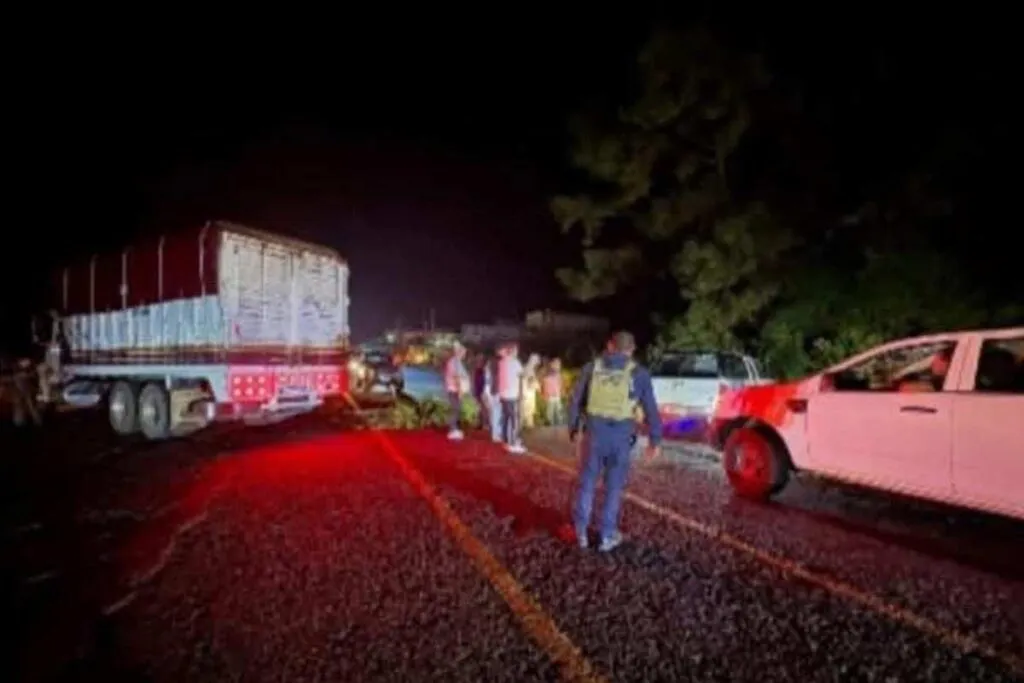 Bloqueo en Opopeo por hombre desaparecido en Salvador Escalante, Michoacán