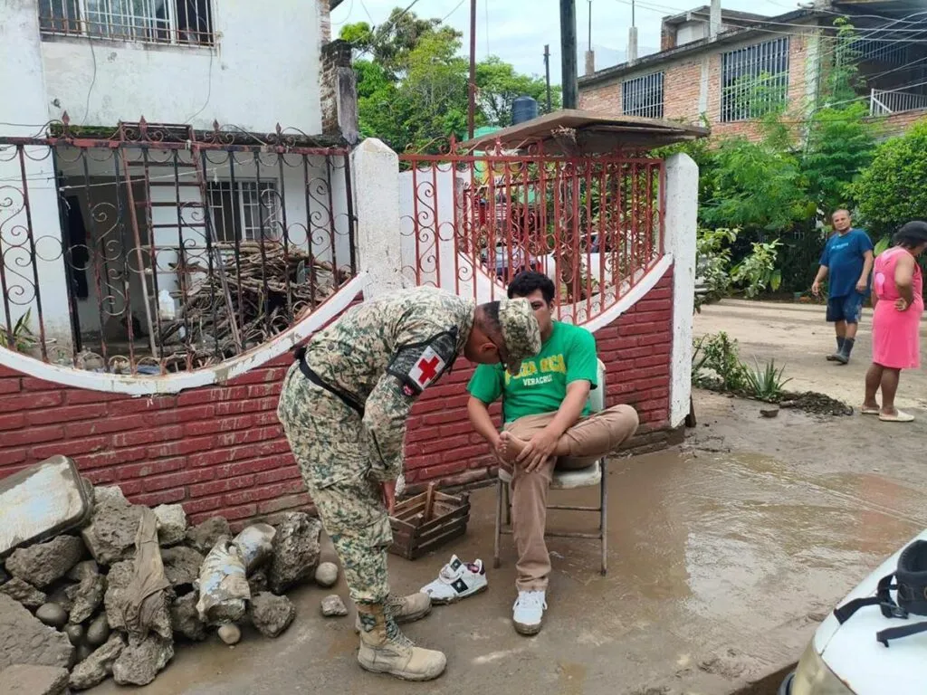 Brindarán 471 brigadas atención médica en 5 estados ante incomunicación por deslaves