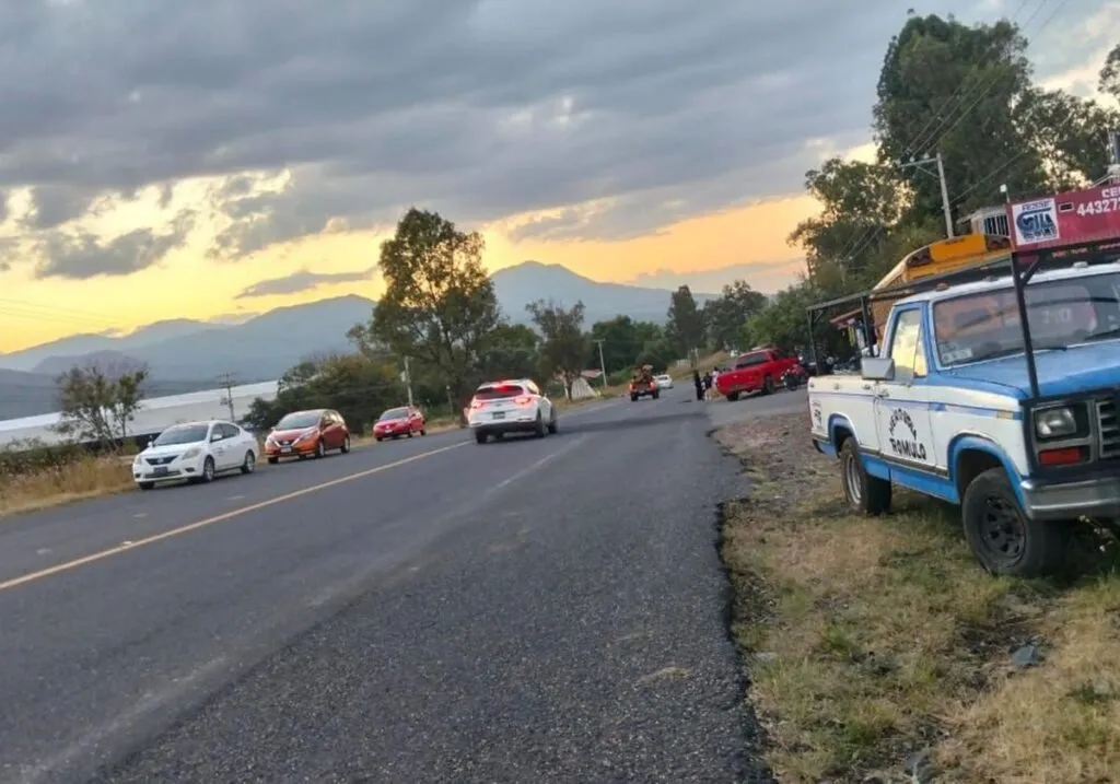 Carreteras de Michoacán quedan libres tras bloqueos
