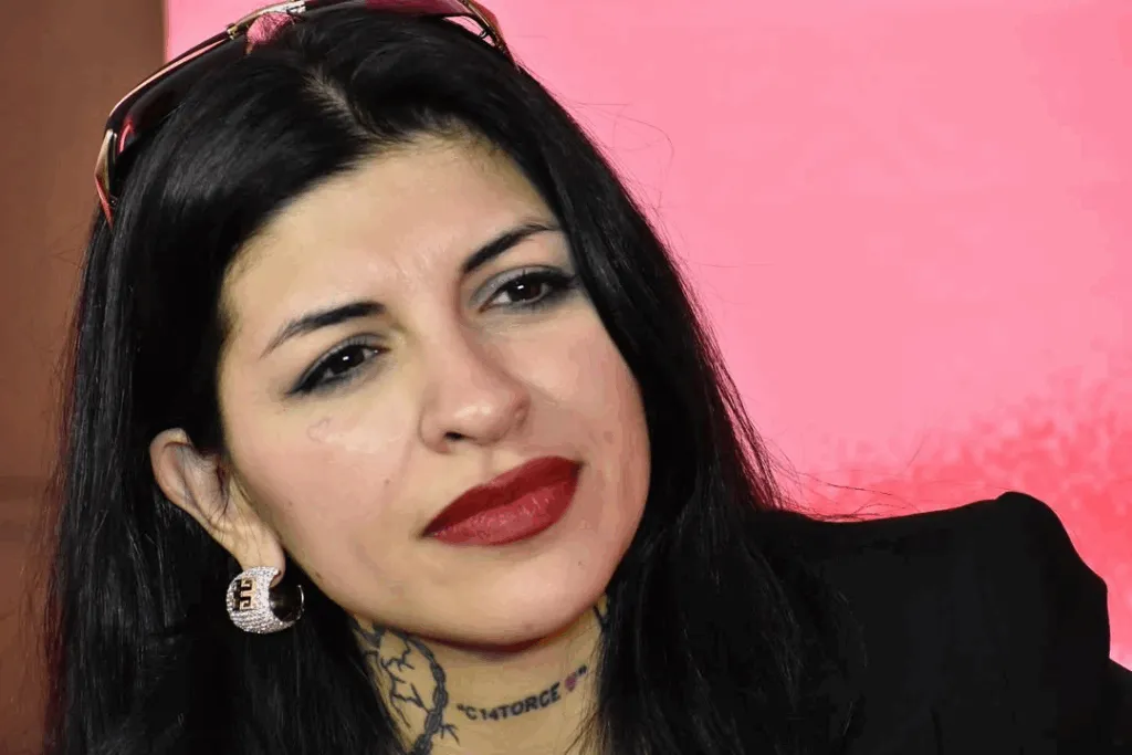 Cazzu llega a México con Inti y confiesa lo que realmente le dolió de la entrevista de Nodal con Adela Micha