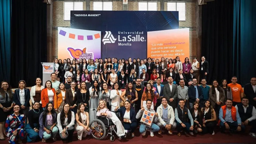 Celebra Víctor Manríquez gran participación en Torneo Estatal de Oratoria y Debate