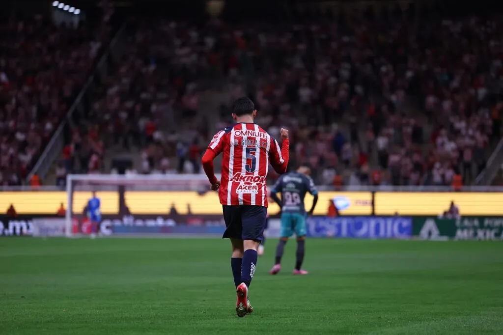 Chivas mantiene su paso ganador