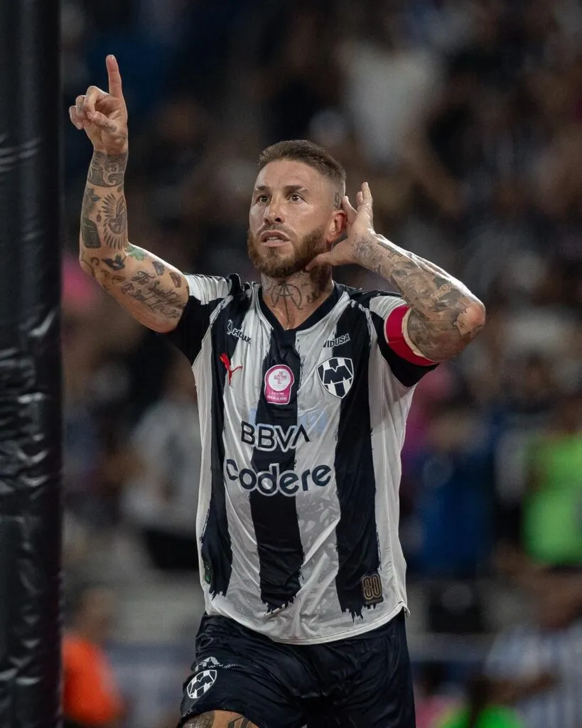 Chivas mantiene su paso ganador mientras Rayados y Pumas reparten puntos