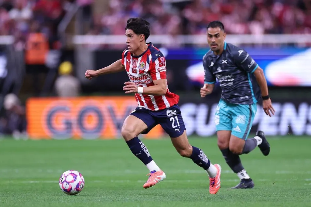 Chivas mantiene su paso ganador; Rayados y Pumas reparten puntos