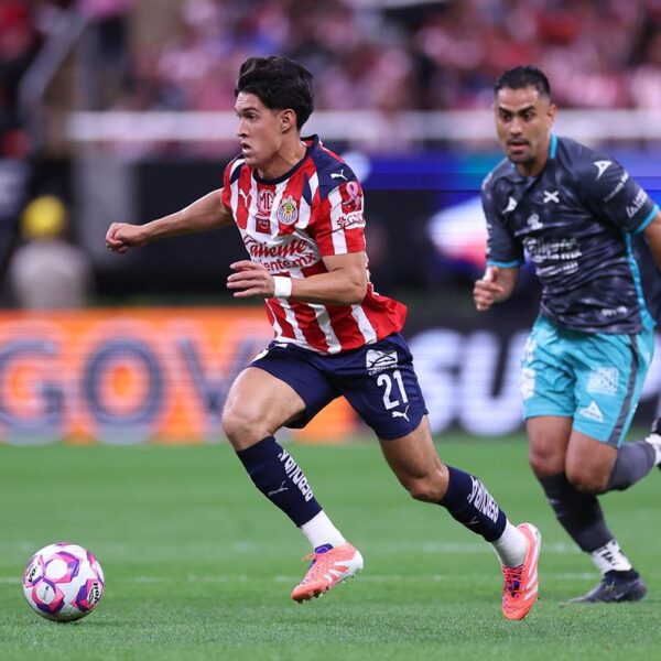 Chivas sigue ganando en el Apertura 2025; Monterrey y Pumas empatan