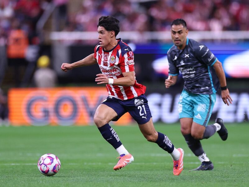 Chivas mantiene su paso ganador; Rayados y Pumas reparten puntos