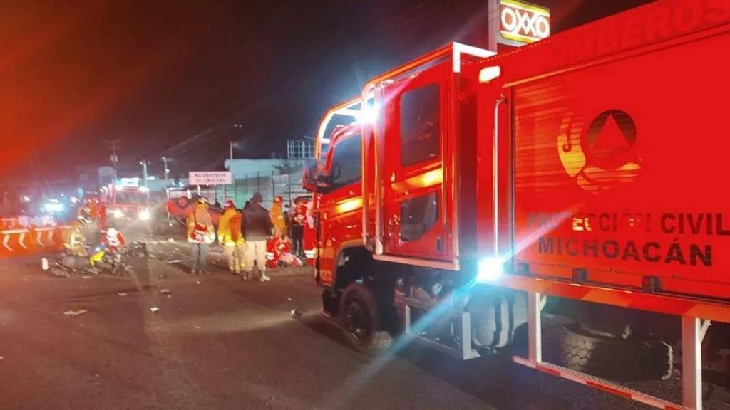 choque deja 4 personas lesionadas en libramiento de Morelia