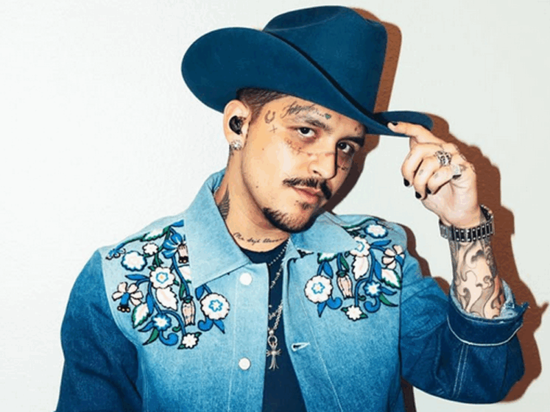 Christian Nodal comparece ante la Fiscalía por presunta falsificación de documentos en disputa con Universal Music