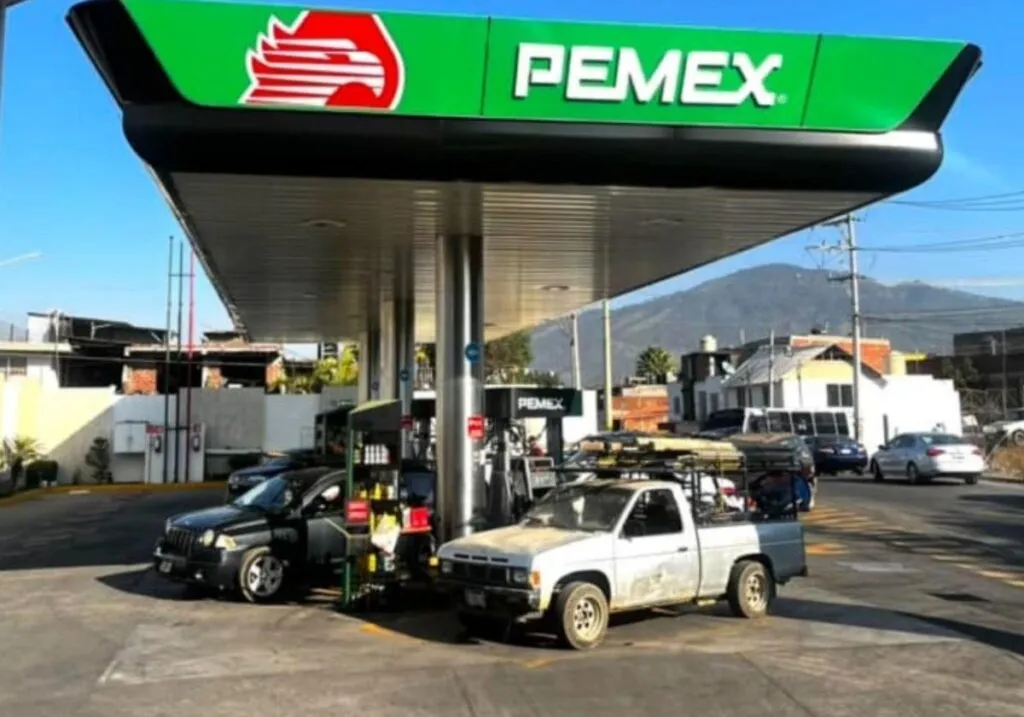 Cierre de Pemex Uruapan tras asesinato genera escasez, Directivo, escasez de gasolina, violencia