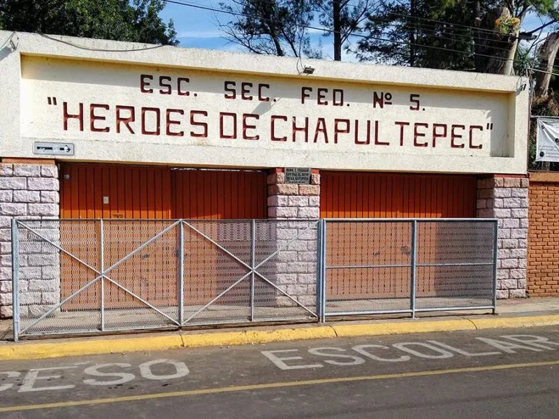 Cierre del turno vespertino en secundaria de Morelia, trabajadores educación, see 1