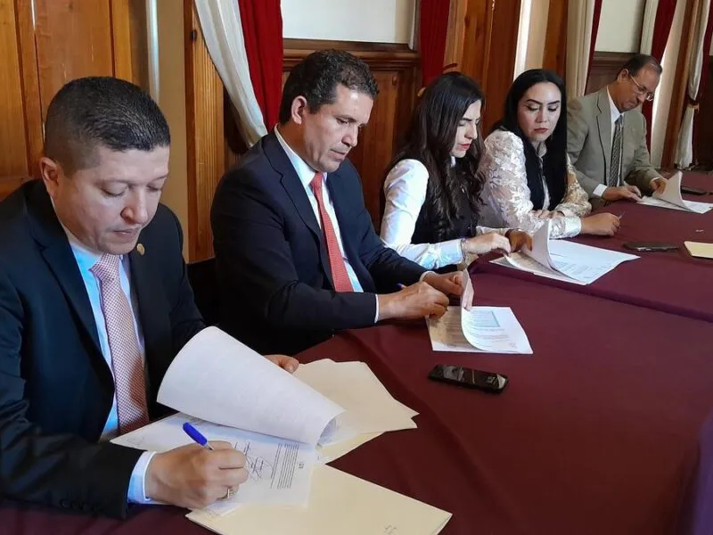 Comisión de Justicia del Congreso de Michoacán se puso las pilas, firmó dictámenes sobre 30 iniciativas