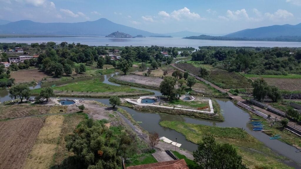 Compesca prepara muelles y canales del lago de Pátzcuaro para Noche de Muertos