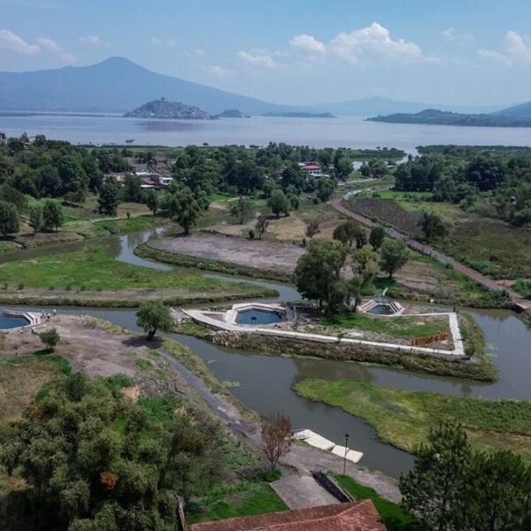 Compesca prepara muelles y canales del lago de Pátzcuaro para Noche de Muertos
