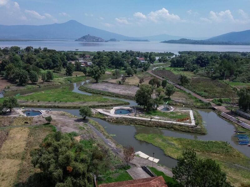Compesca prepara muelles y canales del lago de Pátzcuaro para Noche de Muertos