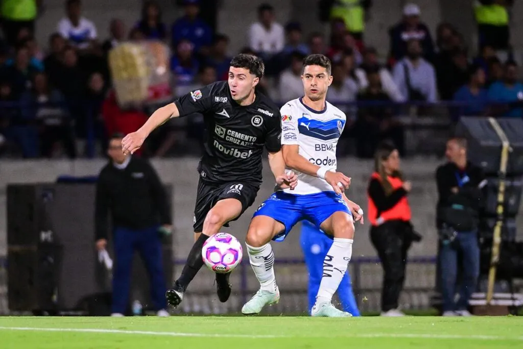 Con goles de Chiquete Cruz Azul vence 2-0 a Monterrey