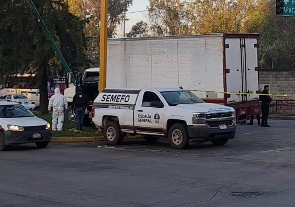 Conductor de un camión de carga es asesinado a balazos en Uruapan
