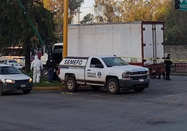 Conductor de un camión de carga es asesinado a balazos en Uruapan