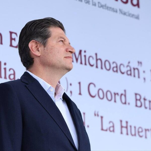 Se hunde Morena entre golpes y traiciones, se mofa Alfonso Martínez