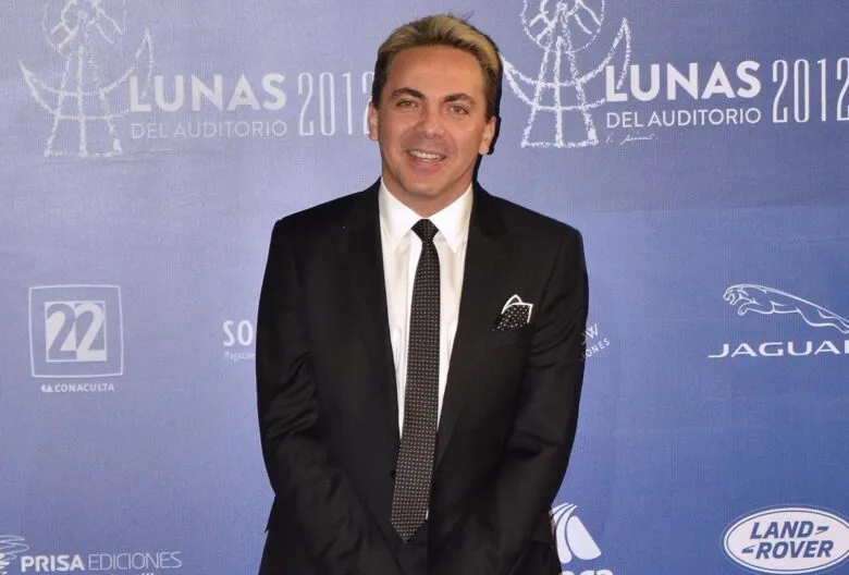 Cristian Castro acepta anillo de compromiso de fan en concierto… ¿Y su boda con Mariela Sánchez?