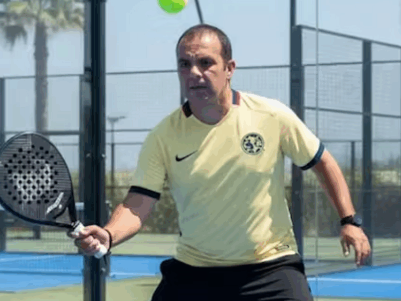 Cuauhtémoc Blanco señalado de jugar pádel durante sesión legislativa en México
