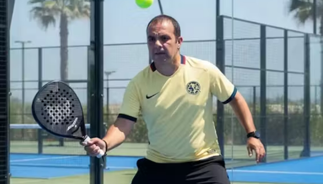 Cuauhtémoc Blanco señalado de jugar pádel durante sesión legislativa en México