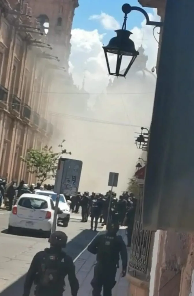 Deja 19 heridos enfrentamiento entre FNLS y granaderos de SSP en Morelia-1