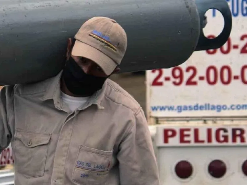 Bloqueos carreteros de productores, causa del desabasto de gas LP en Morelia