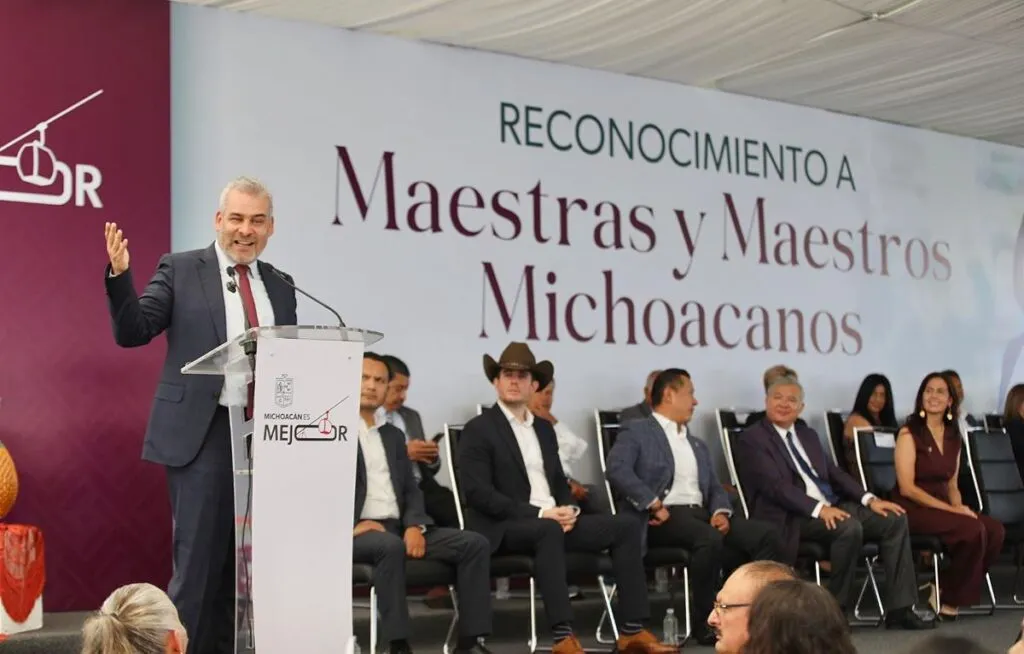 Destaca Bedolla orden en educación en Michoacán