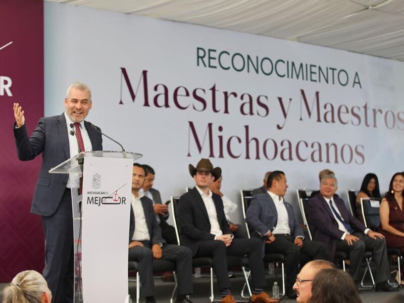 Destaca Bedolla orden en educación en Michoacán