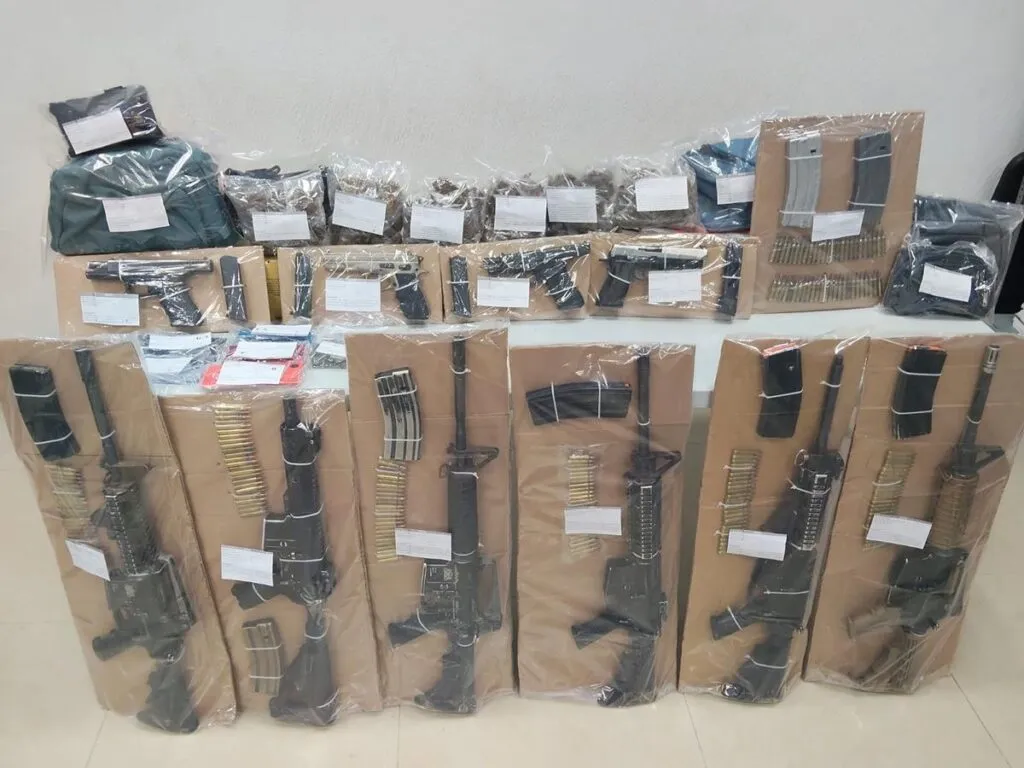 Detienen en Playa del Carmen a presuntos exautodefensas de Michoacán con armas de grueso calibre -1
